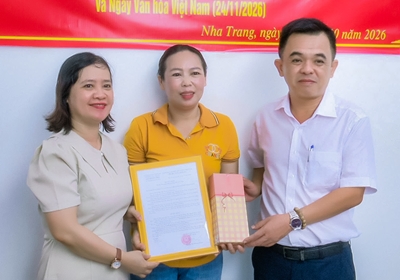 Mặt trận phường Nha Trang tổ chức lễ bàn giao 2 nhà Đại đoàn kết cho hộ có hoàn cảnh khó khăn